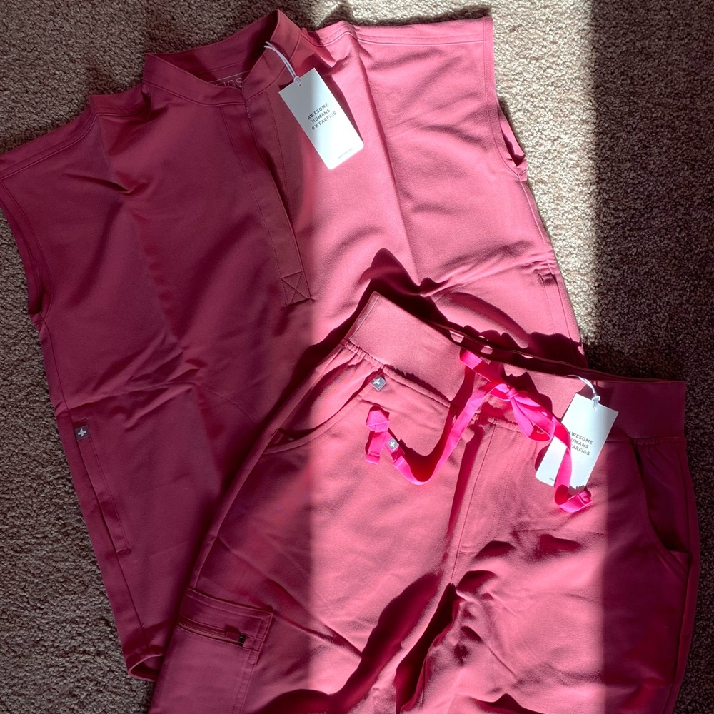 NWT Figs Quarts Scrub Set